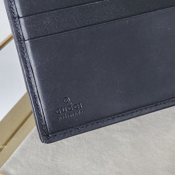 SALE! Gucci Wallet - authentic GG monogram canvas & leather bifold - Picture 7 of 13